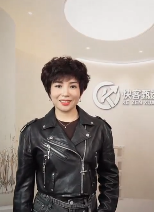 Natural Voluminous Full Wig for Women - 细节
